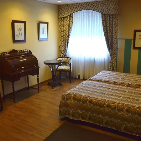 Dona Jimena Hotel 3*